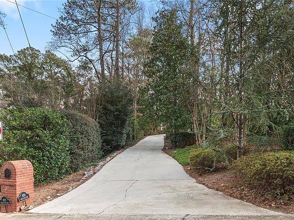 3rd image of 820 Wesley Oak Rd