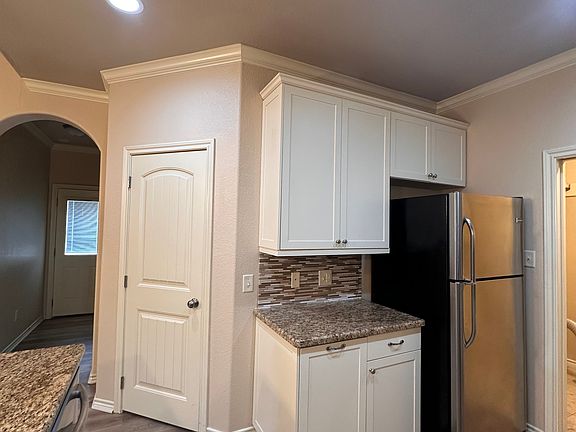 2nd image of 3823 Harvey Rd
