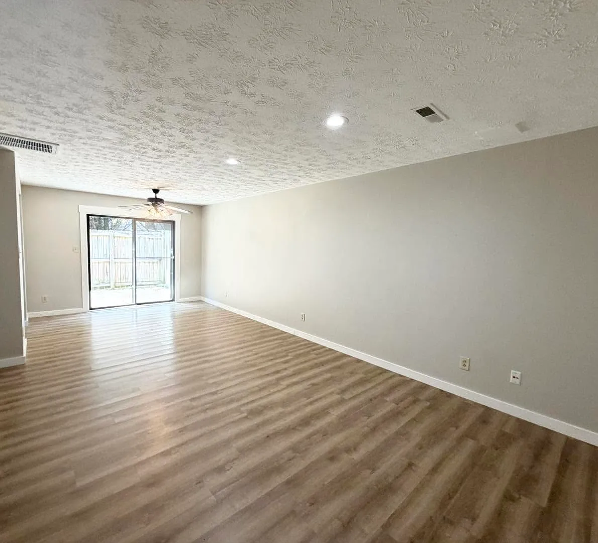 3 bed, 1596 sqft, $1,800 — Photo 4