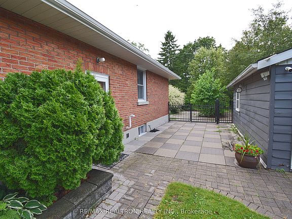 5th image of 250 Meadow Rd
