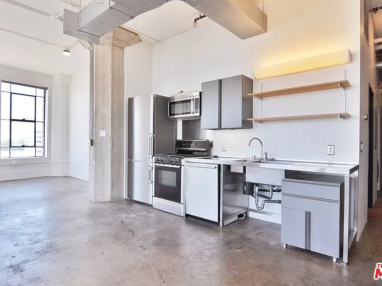 315 E 8th St #406 — Photo 10