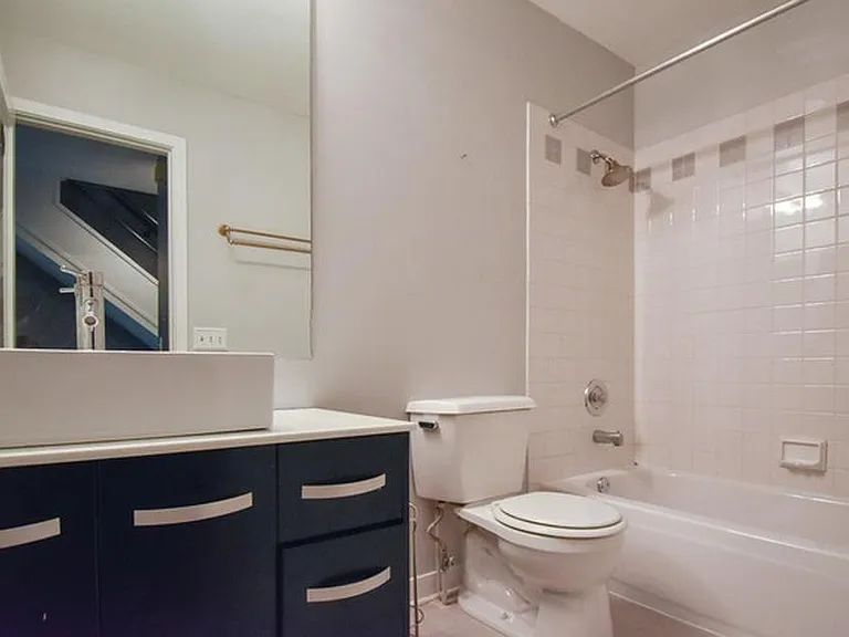 933 N Racine Ave #A — Photo 9