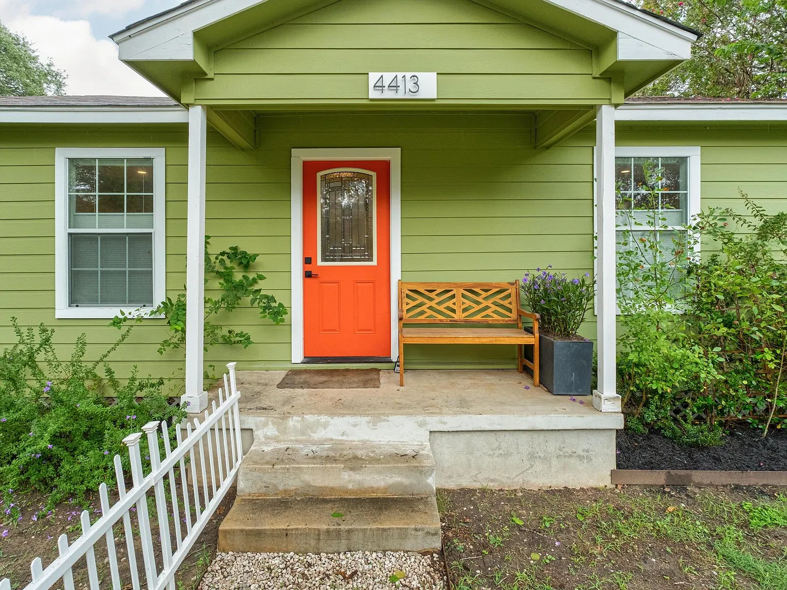 2 bed, 2.0 bath, 1149 sqft, $2,200 — Photo 2