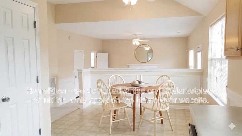 3 bed, 2.5 bath, 1951 sqft, $1,850 — Photo 4