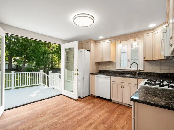 26 Elliott St, Reading, MA 01867