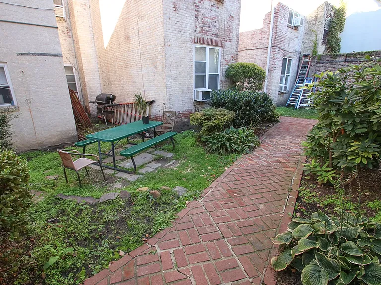 1616 Pine St — Photo 15