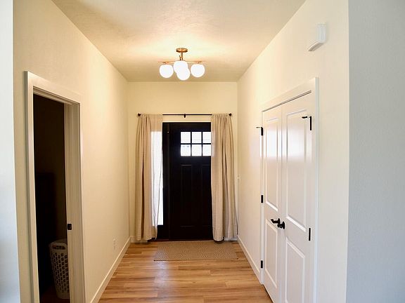 2nd image of 1905 Iona St