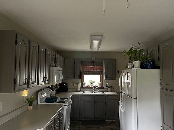 2nd image of 3742 S New Jersey St