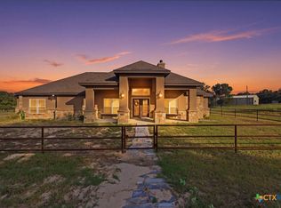 494 Flash Cir, Luling, TX 78648