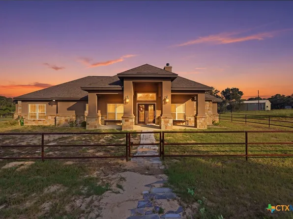 494 Flash Cir, Luling, TX 78648