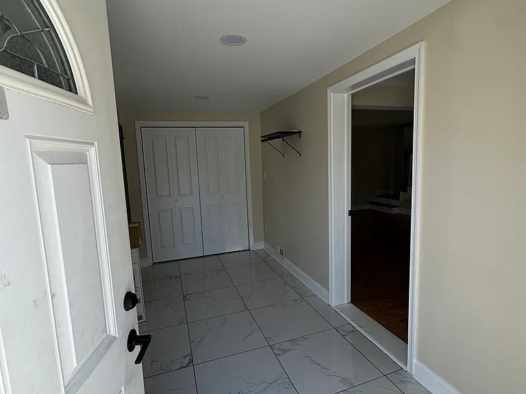 2427 Wythe Ave — Photo 3