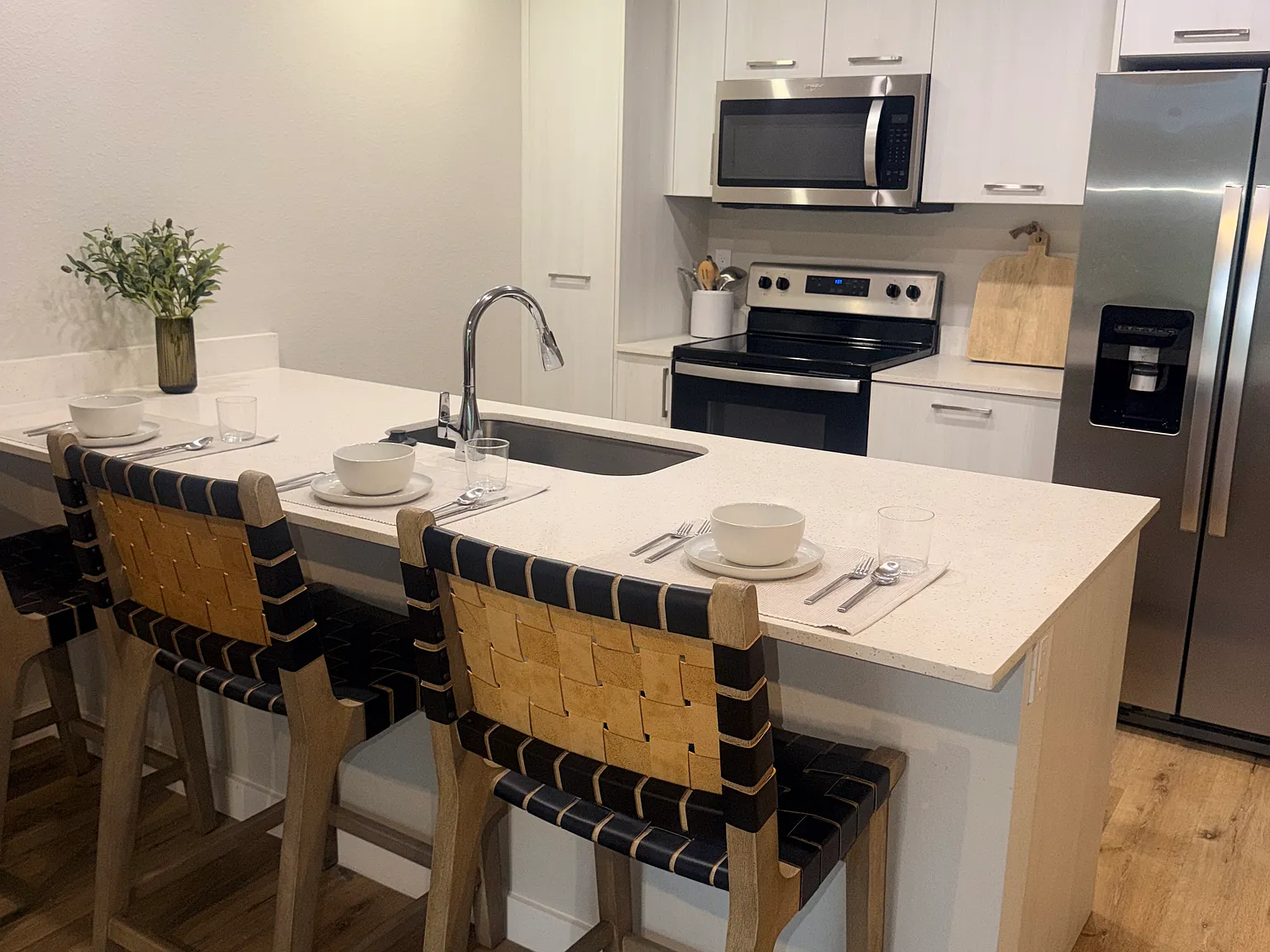 1 bed, 727 sqft, $2,365 — Photo 3