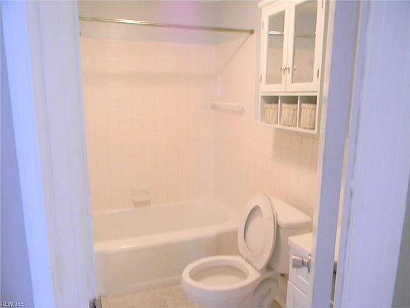 4th image of 2703 Arcadia Ave