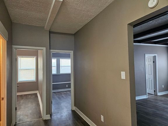 4th image of 633 E 38th St APT 1
