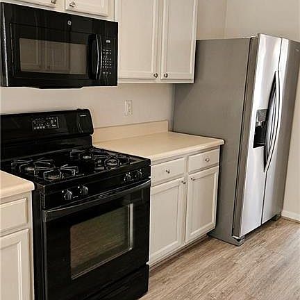 5th image of 3060 Kentmere Dr