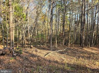 4 Falling Leaf Ln, Montross, VA 22520