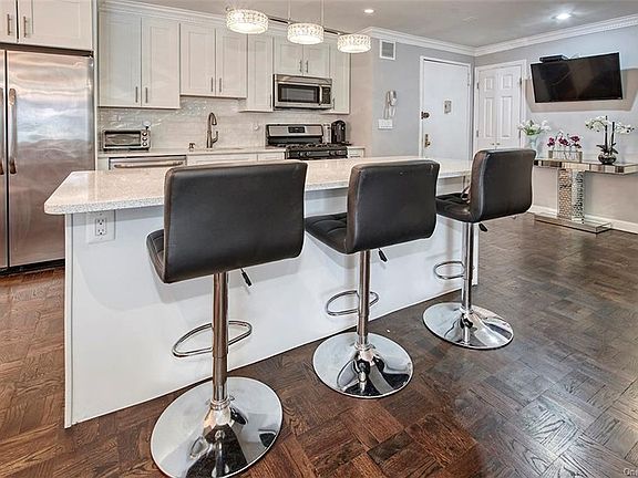 3rd image of 377 Westchester Ave APT 1L