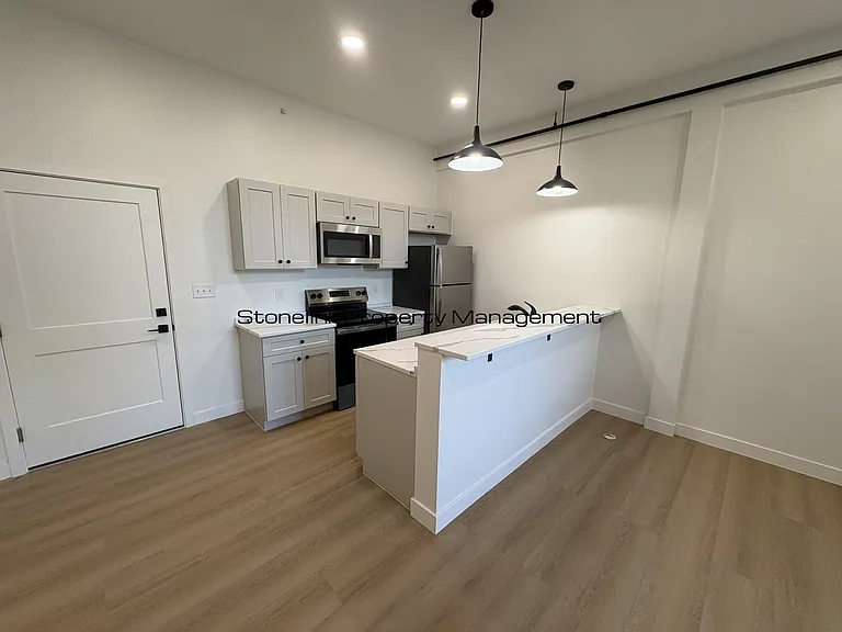 265 Manton Ave — Photo 19