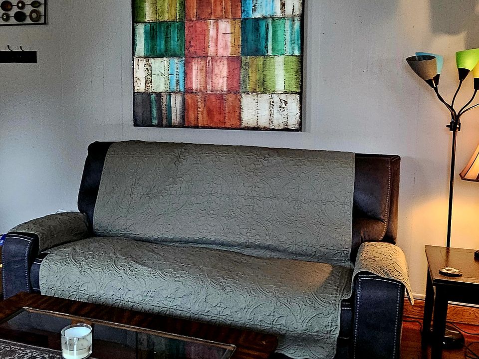 Couch with power recliner on both ends