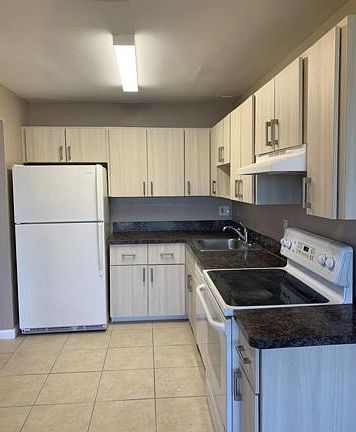 3rd image of 312 NW 106th Ter #312