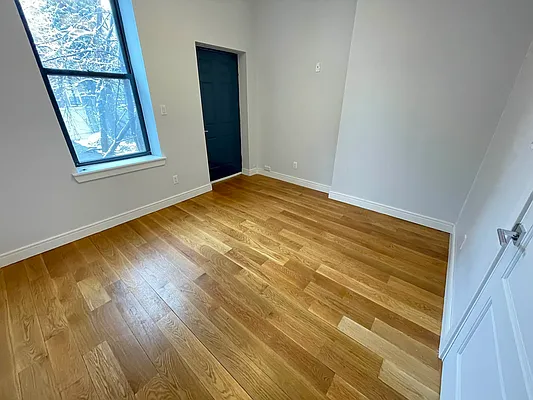 Rented by Tapiro Realty | media 10