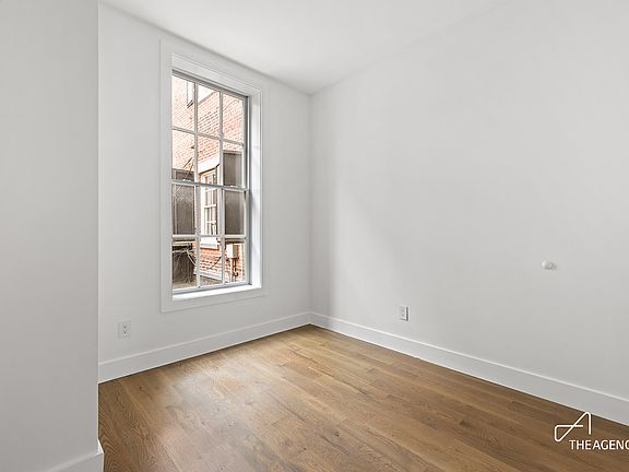 5th image of 11 Old Fulton St #2