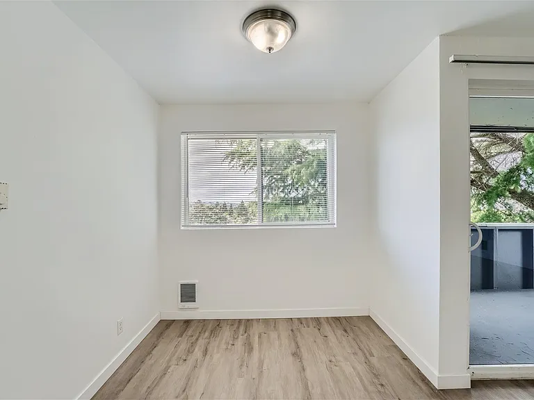 Sunset View Apartments — Photo 30