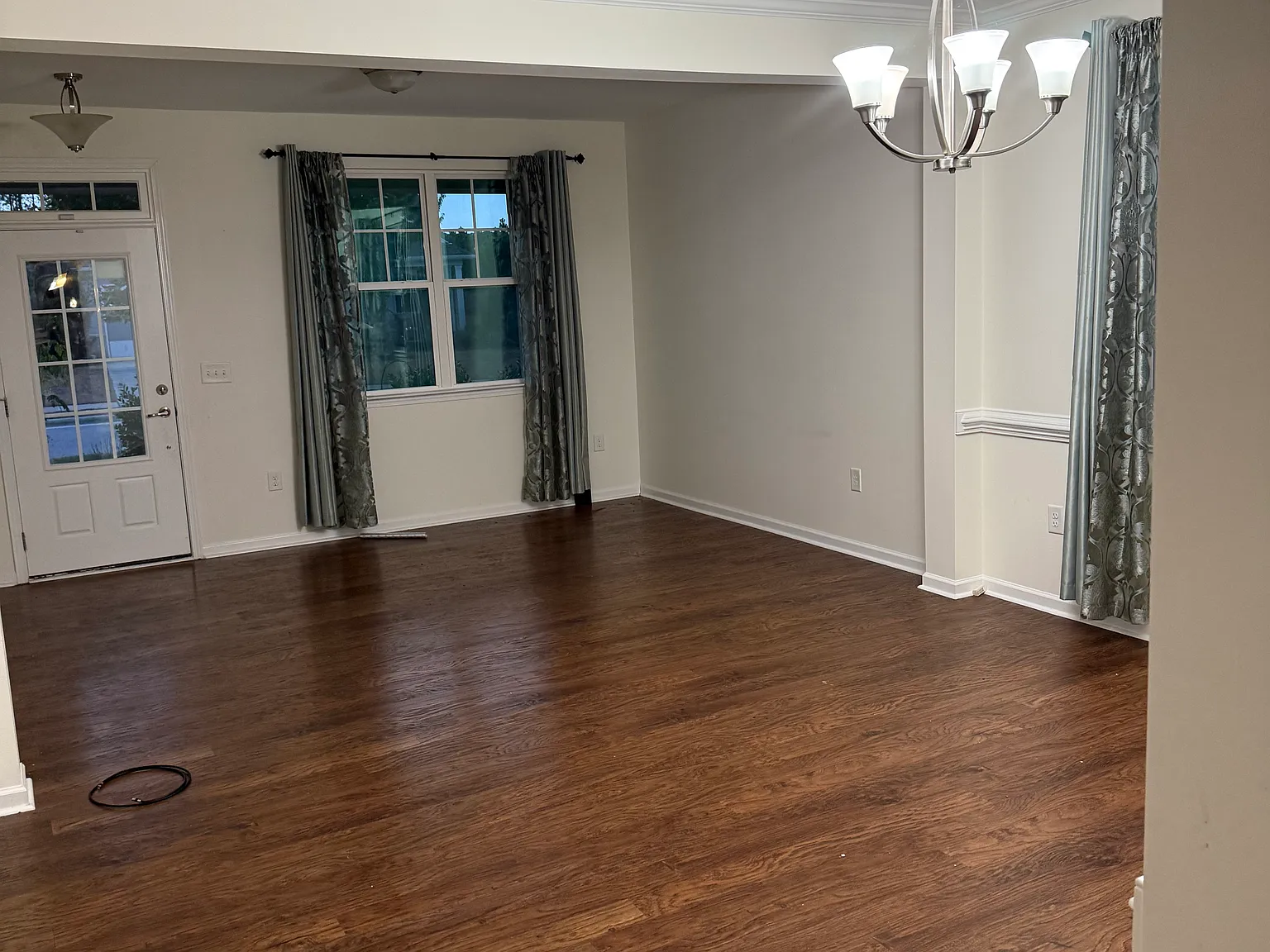 4 bed, 2328 sqft, $2,650 — Photo 3