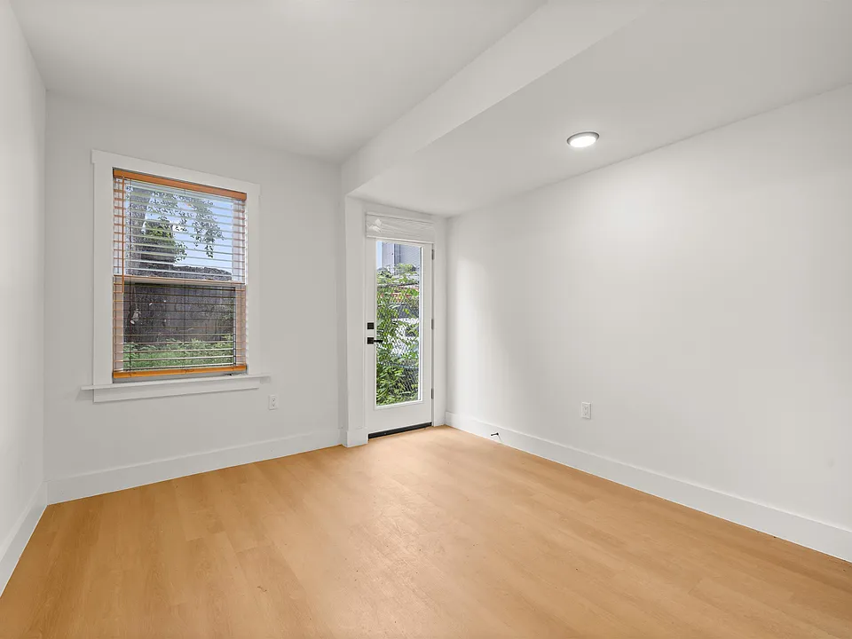 14 Westervelt Pl #1