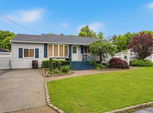 14 Rugby St, Brentwood, NY 11717