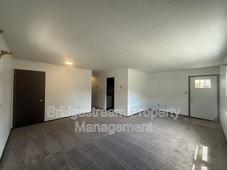 68 Candlewood Ct — Photo 2