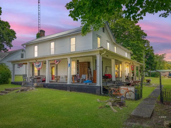 128 N 2nd St, Zaleski, OH 45698