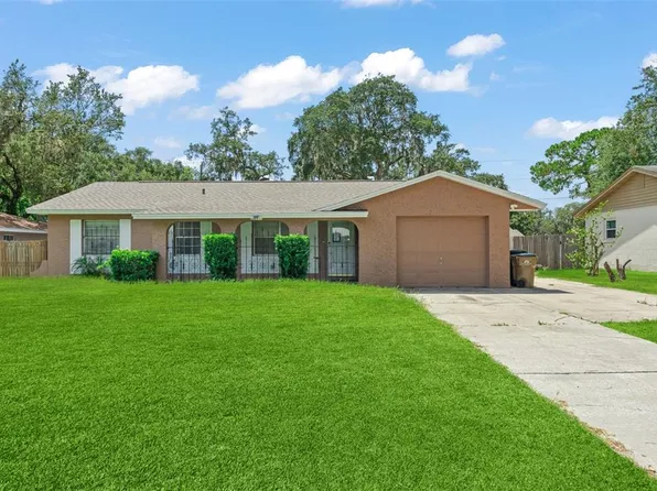 635 Vincent Dr, Mount Dora, FL 32757