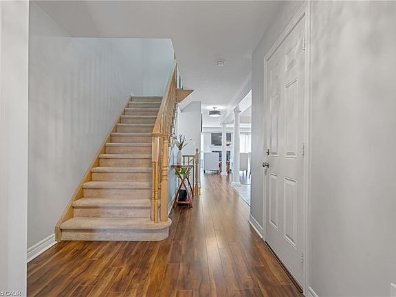 5th image of 28 Charleswood Cres