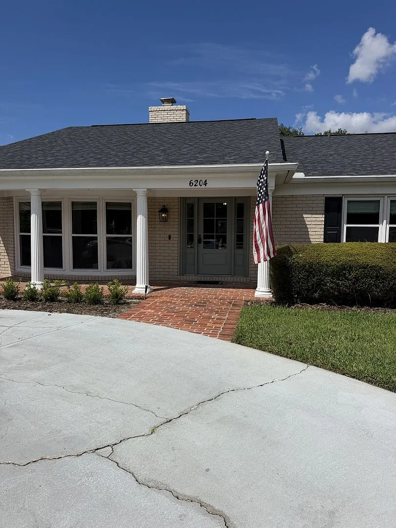 Bay Hill Executive Home on Golf Course — Photo 2