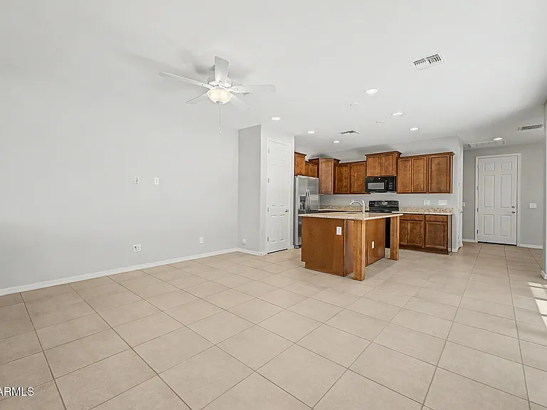 2511 S Entwistle St — Photo 8