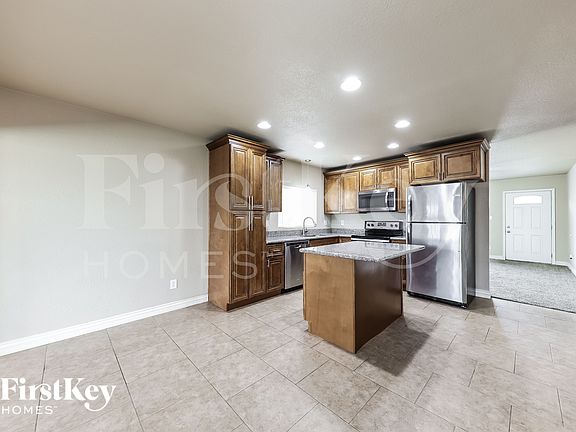 4th image of 2705 E Dahlia Dr