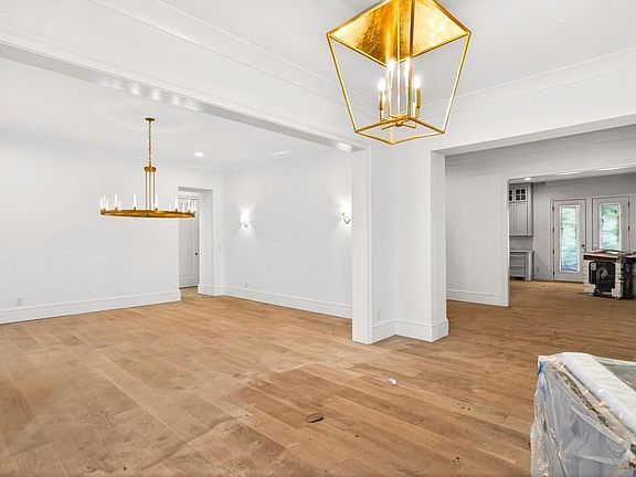 5th image of 1445 W Wesley Rd NE