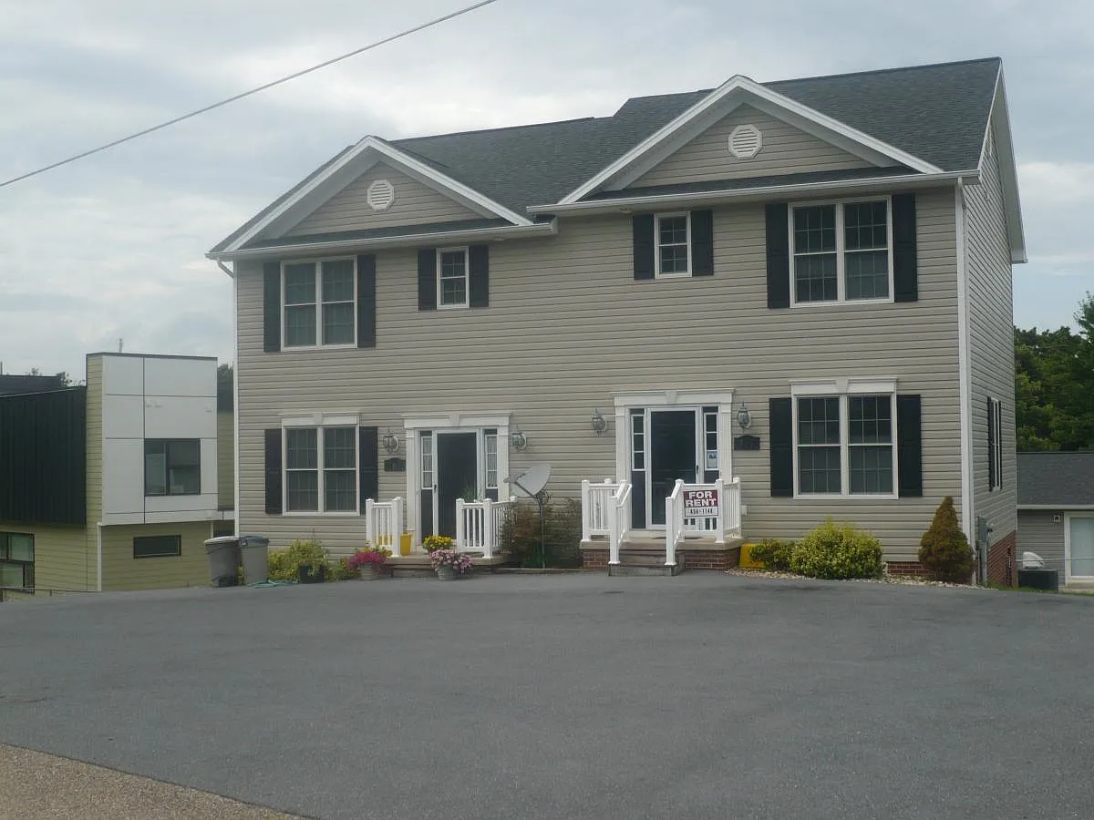 3 bed, 2.5 bath, 2150 sqft, $2,350 — Photo 3