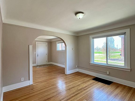4th image of 162 Labadie St #2