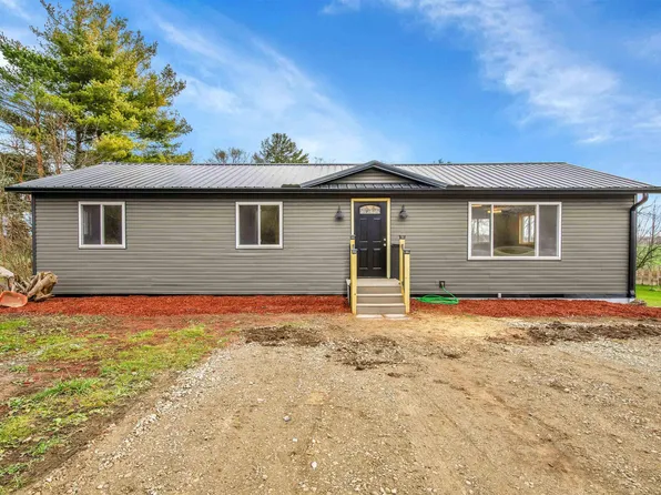 704 N Van Dyke Rd, Imlay City, MI 48444