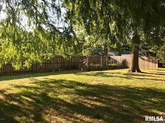2nd image of 606 S Wedgewood Ln