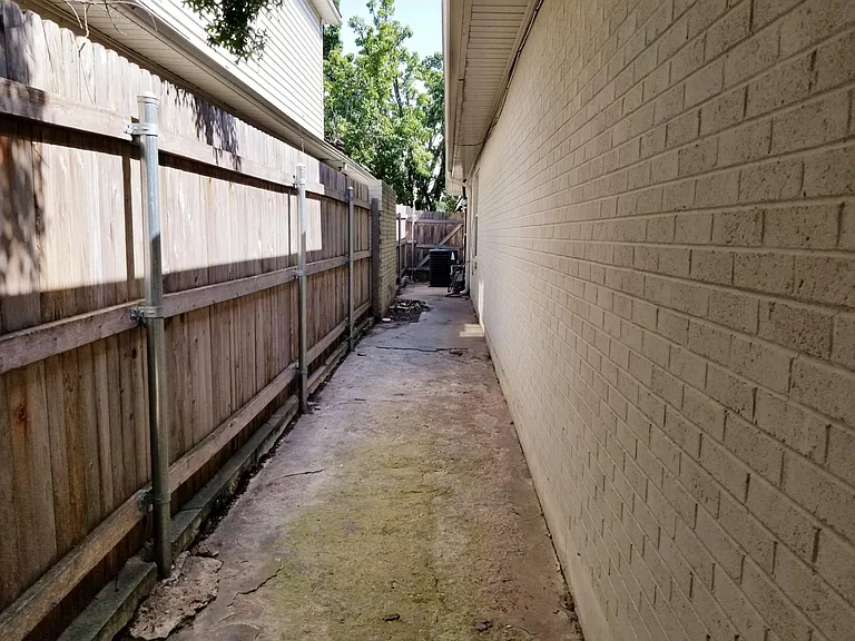 2730 NW 62nd St — Photo 33