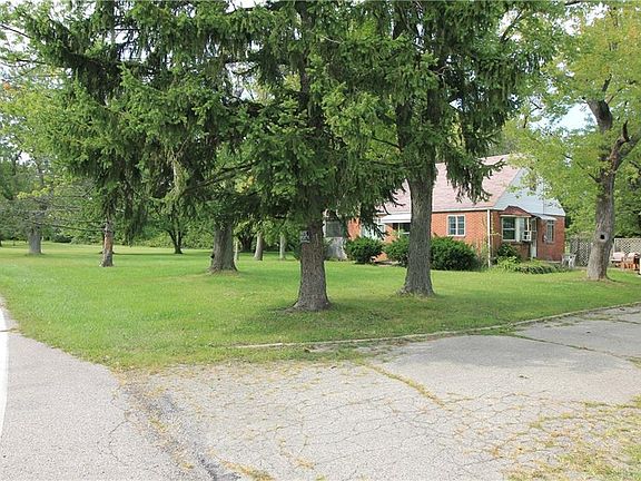 3rd image of 7781 Lois Cir