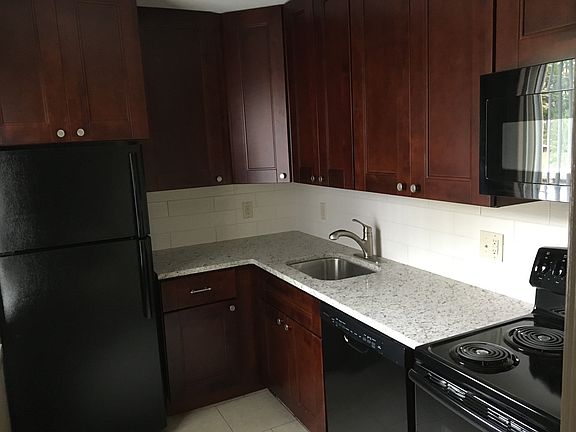 3rd image of 1631 J St APT 203