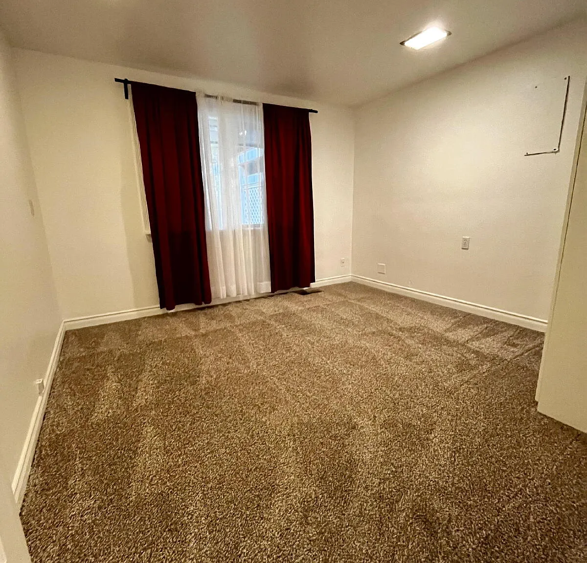 8 bed, 3.5 bath, 3000 sqft, $4,695 — Photo 4
