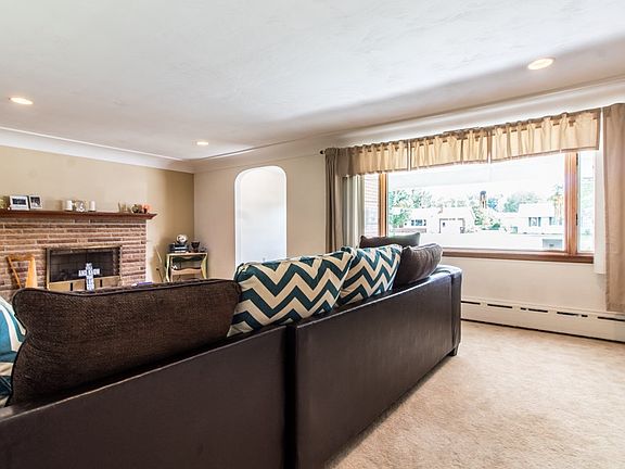 4th image of 387 Esley Ln