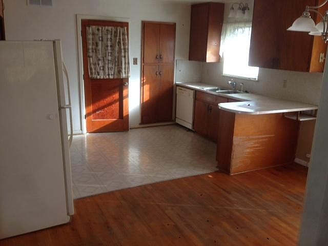 2nd image of 504 Cardinal Ave