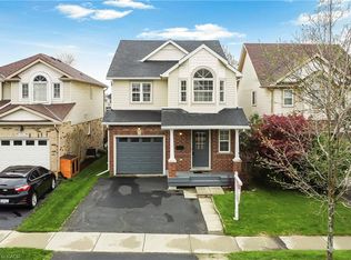 74 Blue Lace Cres, Kitchener, ON N2E3X1