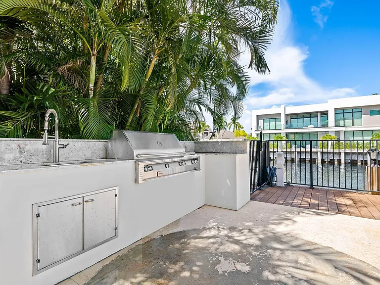 861 Nafa Dr — Photo 16
